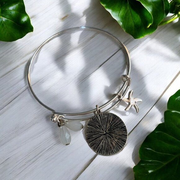 Silver Tone Florida Charm Bangle With Starfish & Beaded Charms OS - Picture 2 of 2